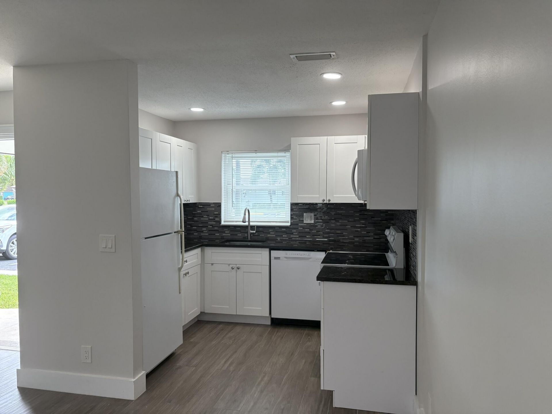 2930 Crosley Drive E, Unit J, West Palm Beach, FL 33415 Photo