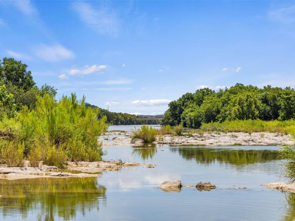 135 River View DR, Johnson City, TX 78636