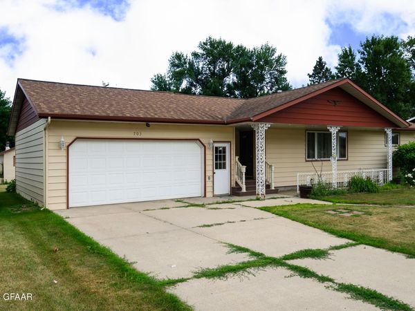 703 CLARK Avenue, Larimore, ND 58251