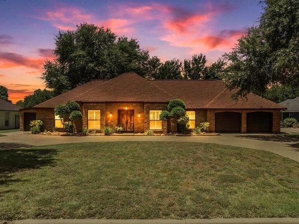 9208 Country Lake Drive , Waco, TX 76708