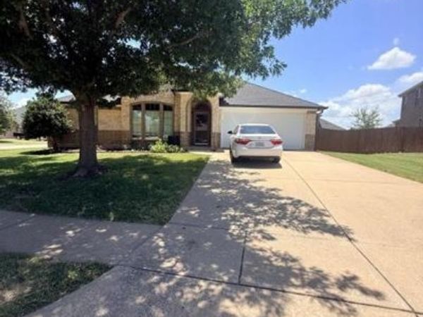 136 Holly Street , Waxahachie, TX 75165