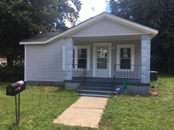 211 E Griffith Avenue, Crestview, FL 32539