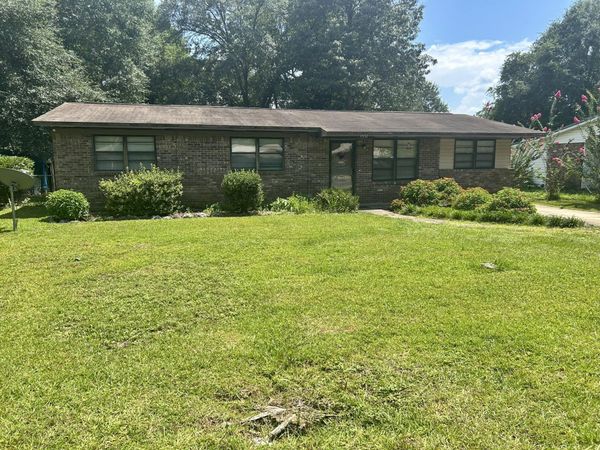 1511 Texas Parkway, Crestview, FL 32536