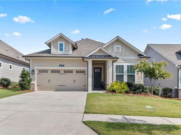 6829 Bungalow Road , Flowery Branch, GA 30542