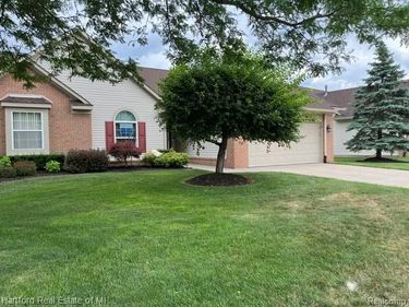 386 N Oak Drive, Commerce Twp, MI 48390