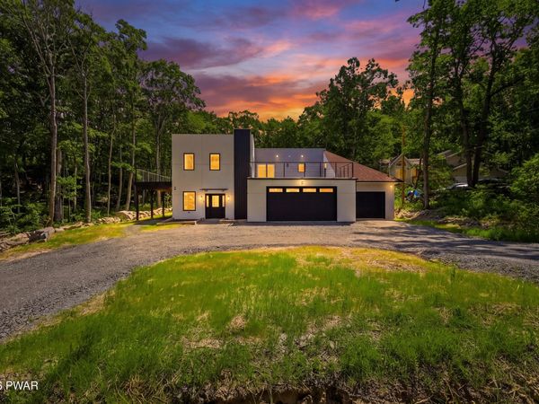 118 Surrey Drive, Lords Valley, PA 18428
