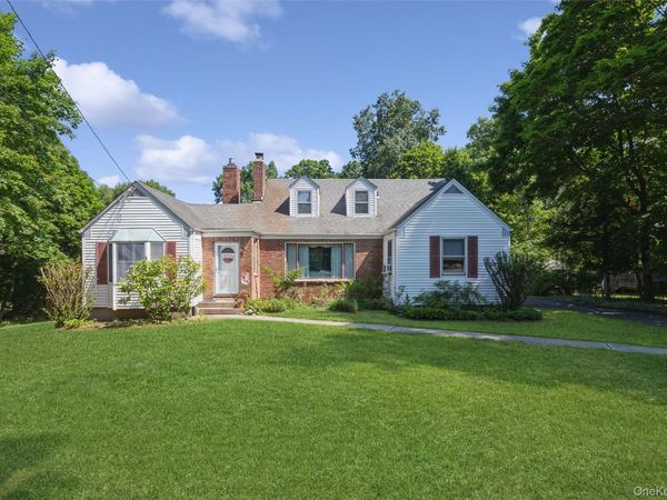199 N Country Road, Port Jefferson, NY 11777