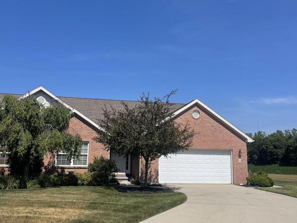 37 Crabtree Court, Swanton, OH 43558