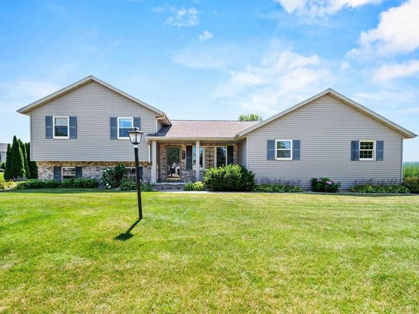 N9421 OLDE OAK TREE COURT, Appleton, WI 54915
