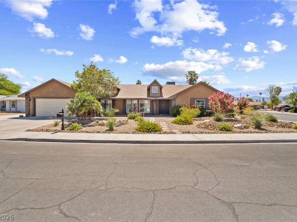 1909 Stonehaven Circle, Las Vegas, NV 89108