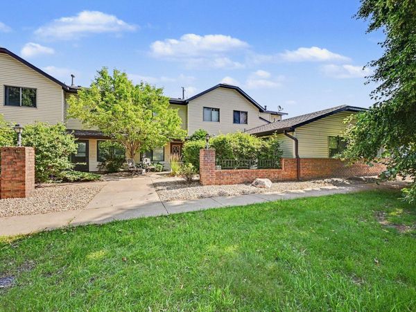 1516 Helmo Avenue N, Oakdale, MN 55128