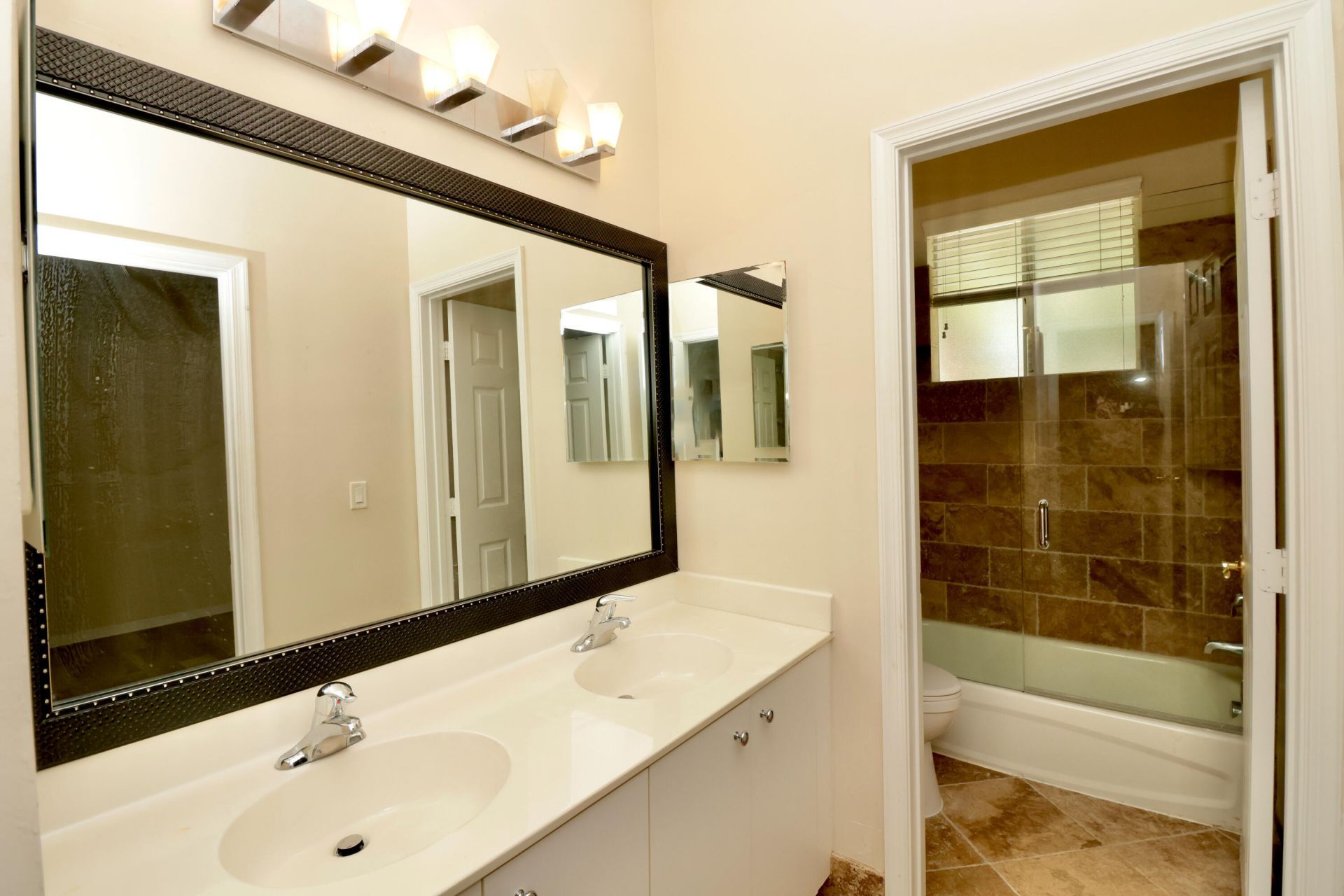 2952 NW 33rd Lane, Lauderdale Lakes, FL 33311 Photo