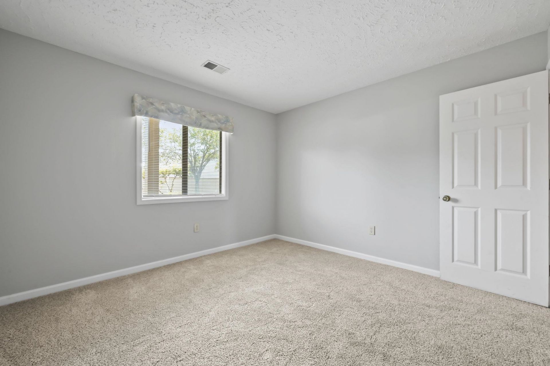 4101 Pinehurst Circle  Photo 12