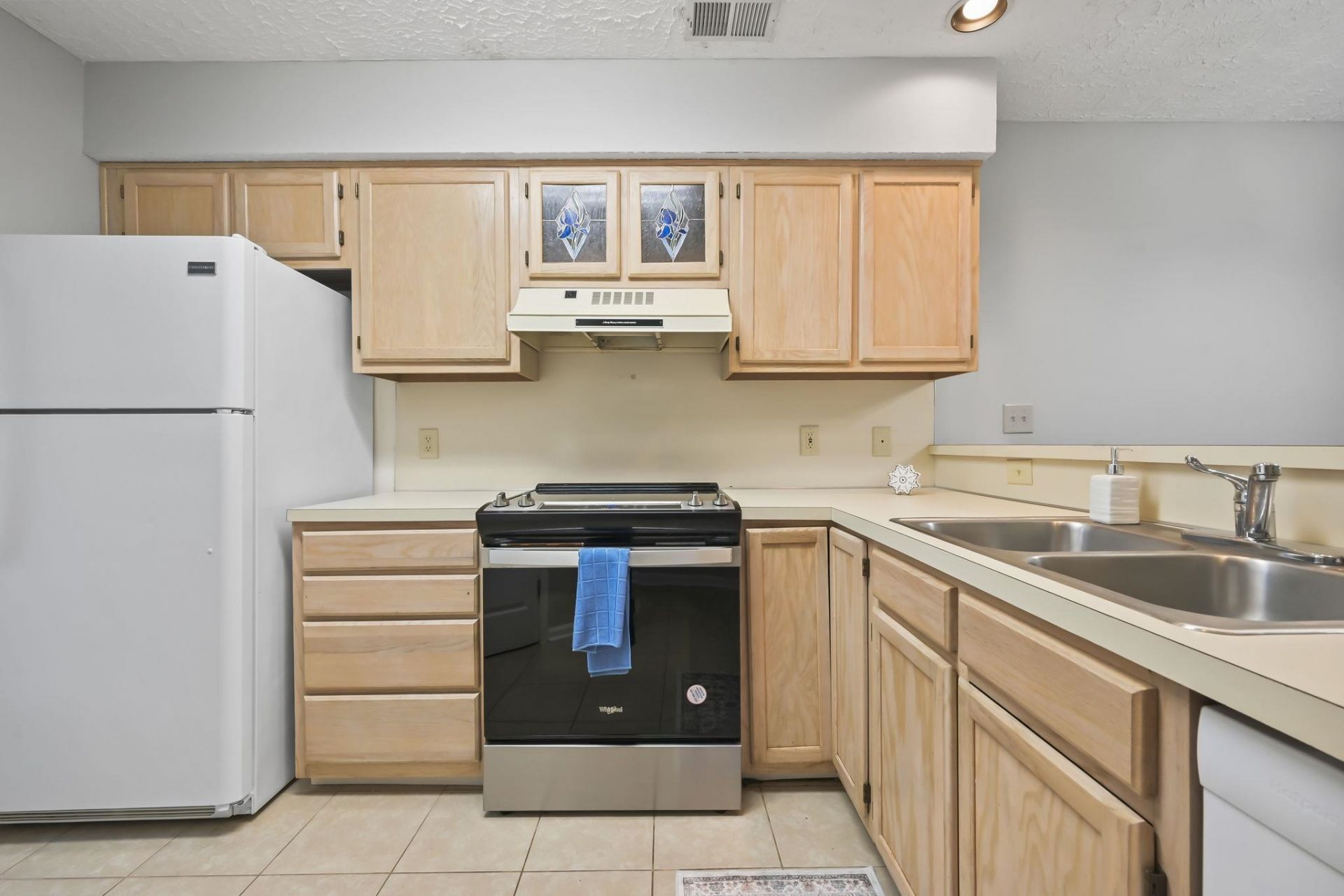 4101 Pinehurst Circle  Photo 6