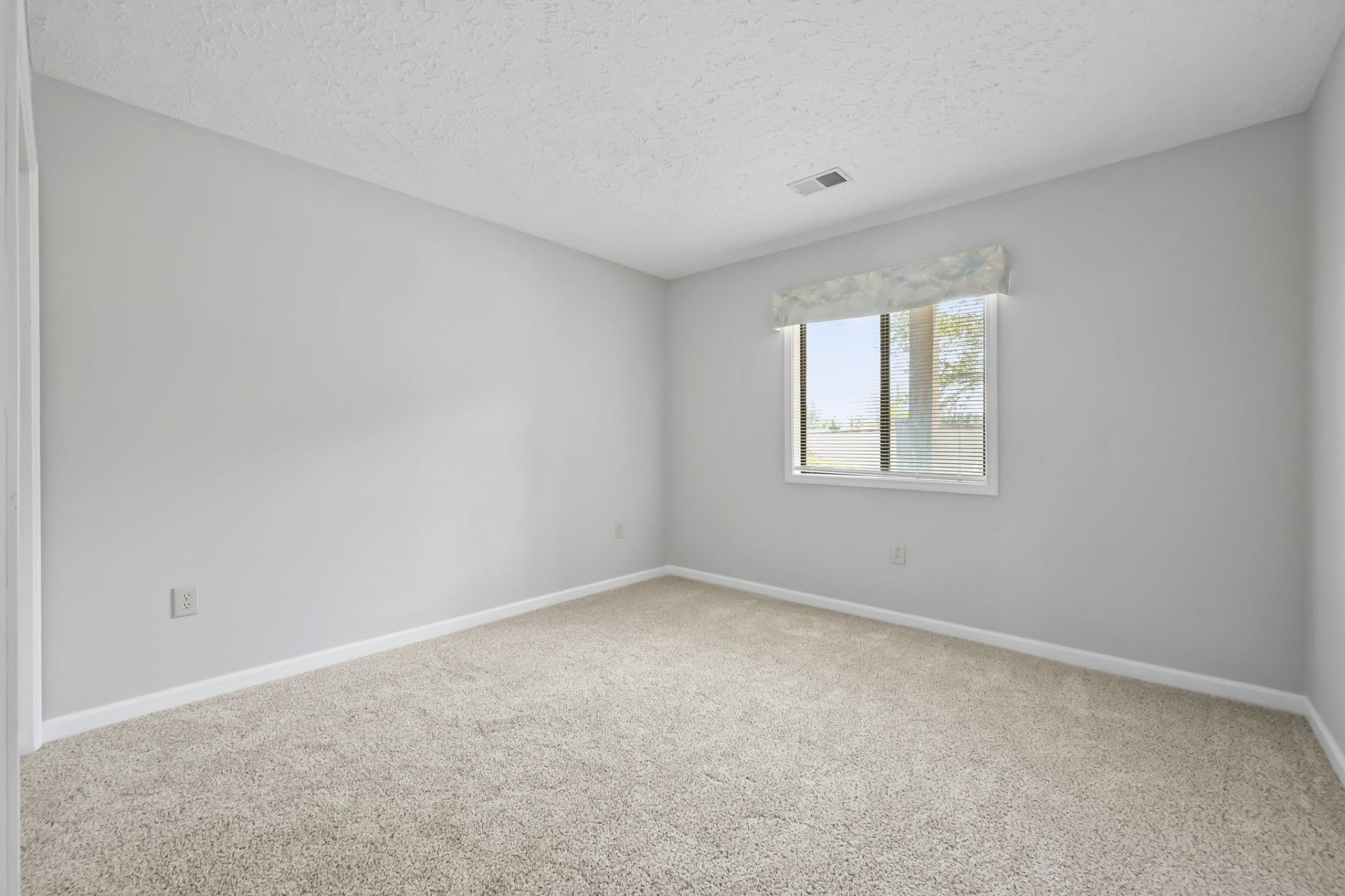 4101 Pinehurst Circle  Photo 9