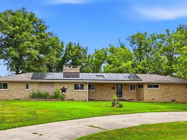 110 E Washington St, North English, IA 52316