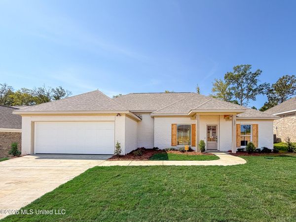 1001 Riverside Lane, Pearl, MS 39208