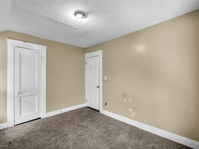 9908 Bessemer Avenue, Cleveland, OH 44104 Photo 19