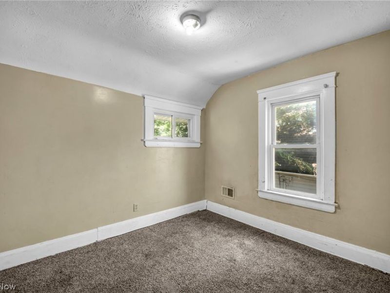 9908 Bessemer Avenue, Cleveland, OH 44104 Photo 21