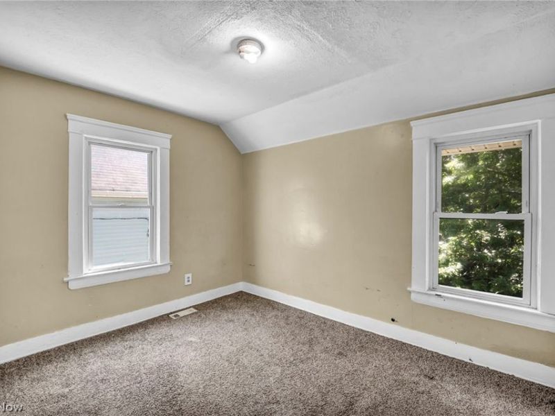 9908 Bessemer Avenue, Cleveland, OH 44104 Photo 22