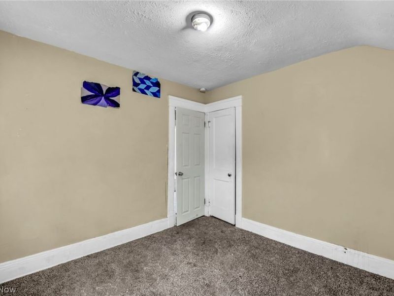 9908 Bessemer Avenue, Cleveland, OH 44104 Photo 23