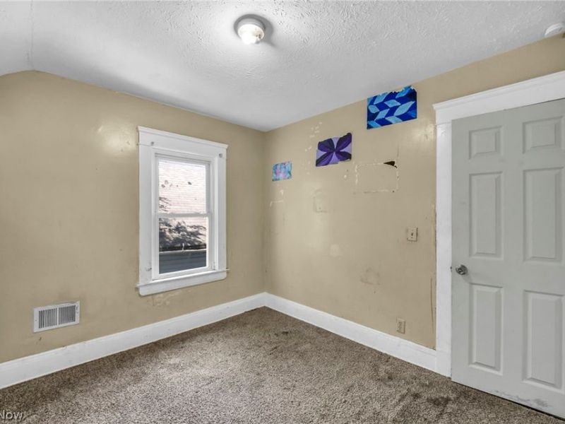 9908 Bessemer Avenue, Cleveland, OH 44104 Photo 24