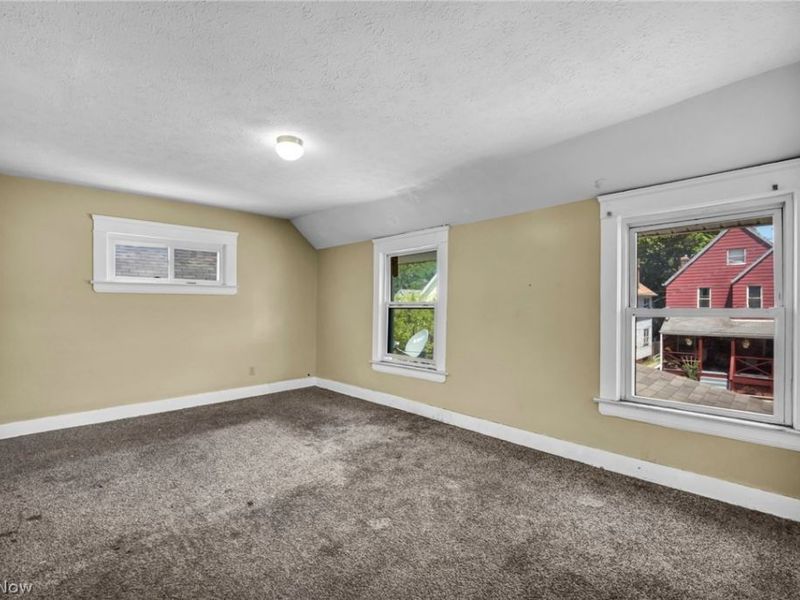 9908 Bessemer Avenue, Cleveland, OH 44104 Photo 27