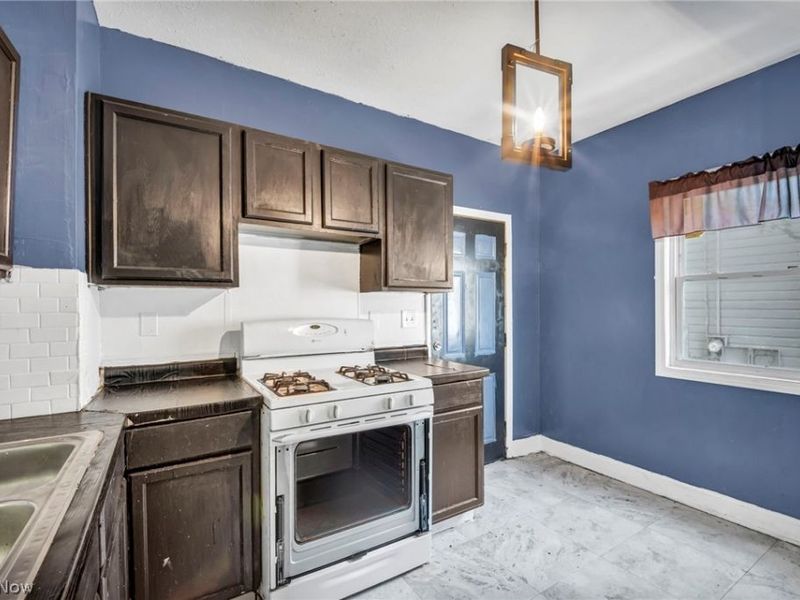 9908 Bessemer Avenue, Cleveland, OH 44104 Photo 8