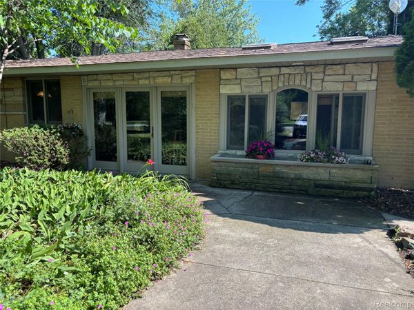 709 E Michigan Avenue E, Au Gres, Mi 48703