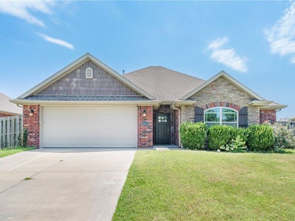 4457 W Wales Drive , Fayetteville, AR 72704