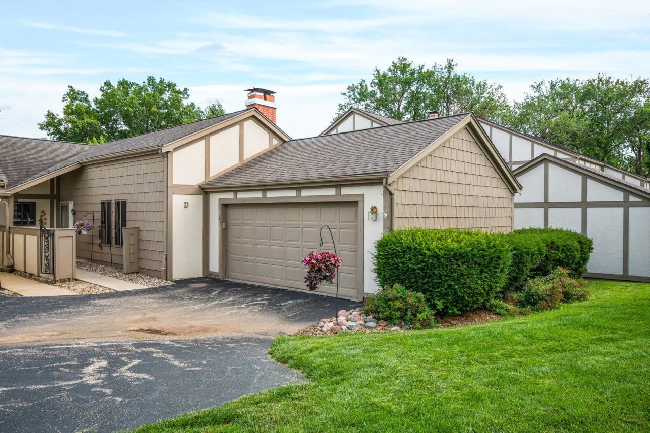 1305 Kingsridge Court, Normal, IL 61761