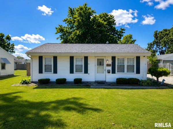 1942 McMasters Avenue, Galesburg, IL 61401