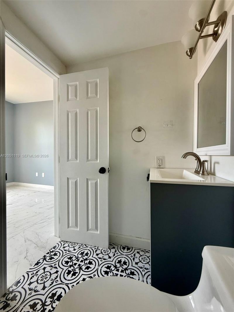 1027 Pennsylvania Ave, Unit 302, Miami Beach, FL 33139 Photo