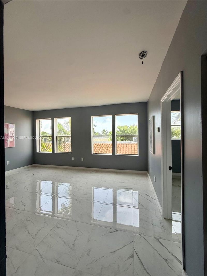 1027 Pennsylvania Ave, Unit 302, Miami Beach, FL 33139 Photo