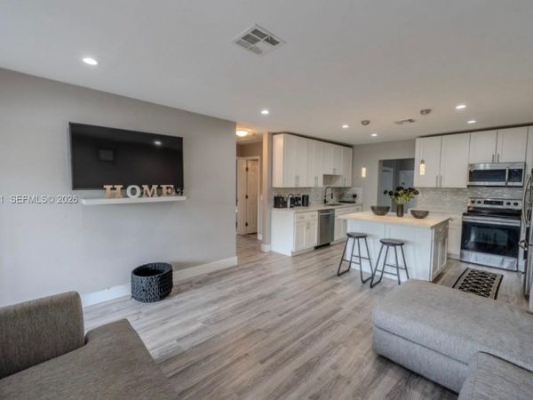 1120 S 28th Ave , Hollywood, FL 33020