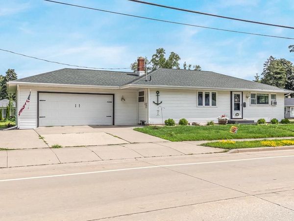 312 E CECIL STREET, Neenah, WI 54956