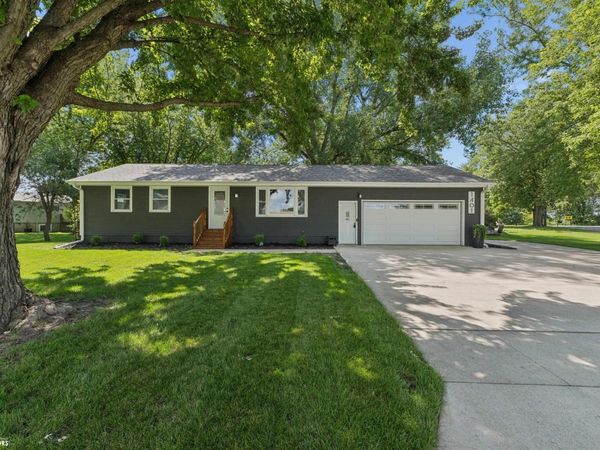 1401 Southland Drive, Clear Lake, IA 50428