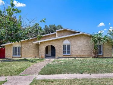 6639 Roundrock Road, Dallas, TX 75248