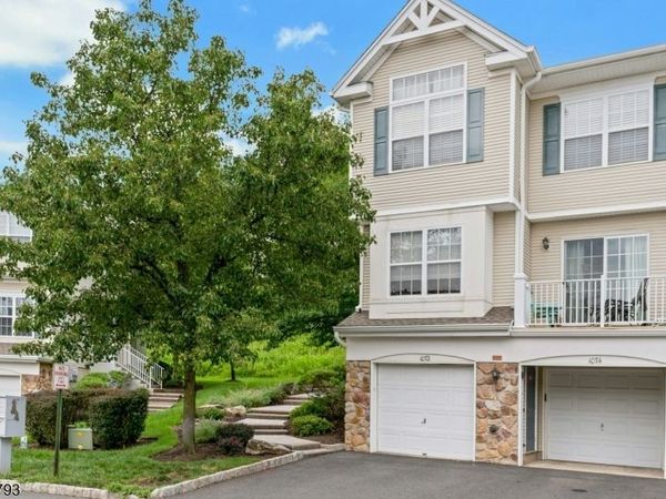 1074 SHADOWLAWN, Green Brook, NJ 08812