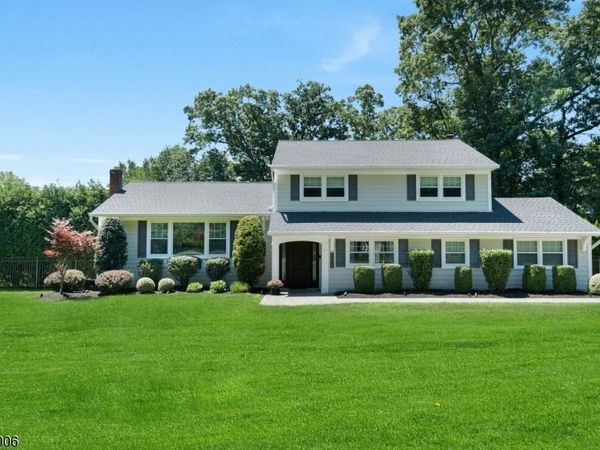 247 Oldwoods Rd, Franklin Lakes, NJ 07417