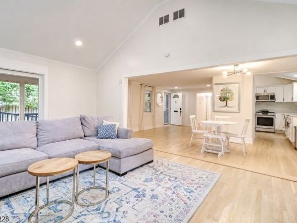 68 Hillside Ave, Florham Park, NJ 07932