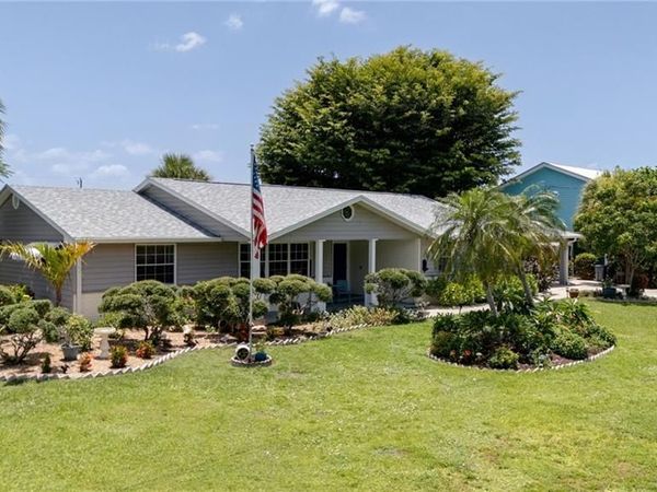 94 Gold Key CT, NORTH FORT MYERS, FL 33917