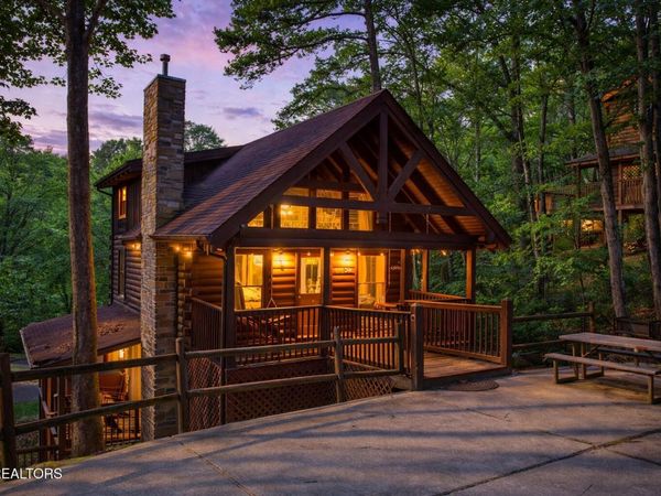 952 Iron Mountain Rd, Pigeon Forge, TN 37863