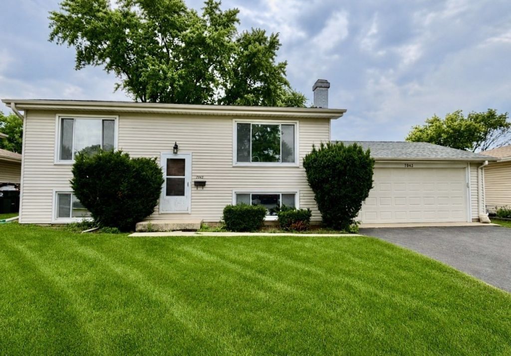 7043 Hemlock Street , Hanover Park, IL 60133