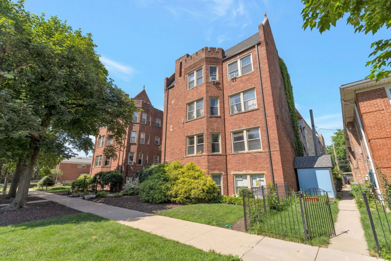 4126 N Kedvale Avenue, Unit 203, Chicago, IL 60641 Main Photo