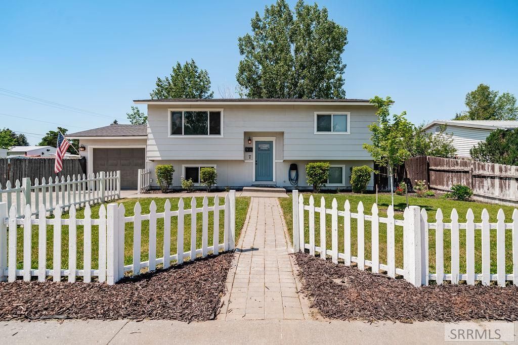 915 N Stevens Drive, Idaho Falls, ID 83401 Main Photo