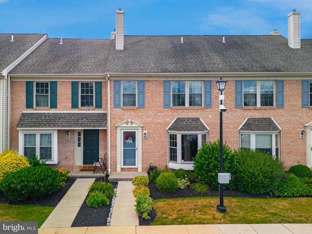104 HOLLYTREE COURT, POTTSTOWN, PA 19464