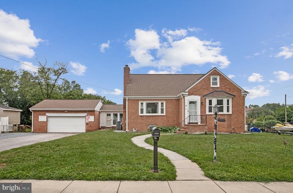 4 HAMPTON ROAD, LINTHICUM HEIGHTS, MD 21090