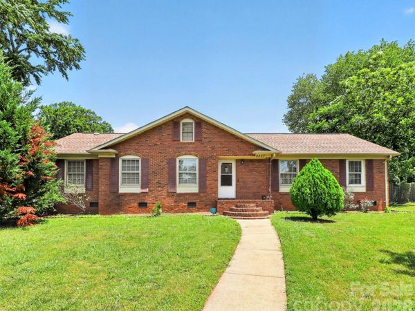 4827 Easthaven Drive, Charlotte, NC 28212