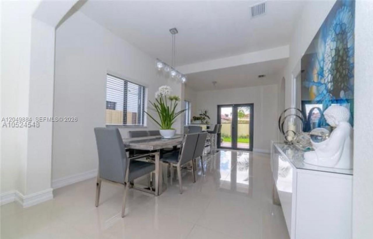 16588 SW 44 Street , Kendall, FL 33185 Photo